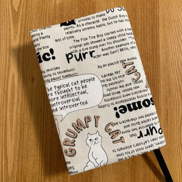 文庫本用 ネコ×英字柄 ねこ柄ブックカバー☆ハンドメイド