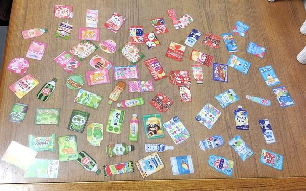 パロディ お菓子 平成 レトロ シール フレーク ステッカー チョコ キャンディ かわいい 韓国 海外 pet 素材 コラージュ