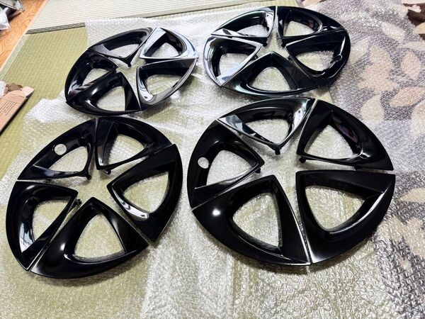 トヨタ プリウス50純正17インチアクセントピースブラック1台分20個艶あり傷無し。
