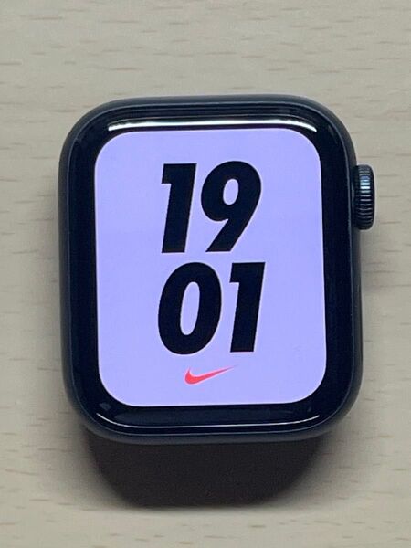 Apple Watch NIKE SE 40mm A2351 GPSモデル 割れなし バッテリー最大容量82% 第1世代