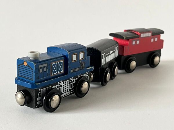 木のおもちゃ 木製電車 汽車 3両セット ディーゼル車 レールトイ