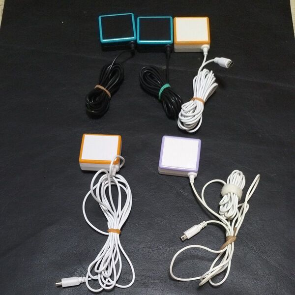 new2dsll 充電器 紫汚れあり 他4つは使用少ない美品です。3ds やdsi new3dsにもつかえます