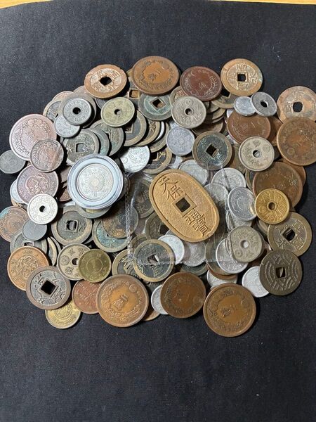旧貨幣・日本古銭/いろいろ約200枚/50銭銀貨・天保通宝・寛永通宝・二銭銅貨・青銅貨・黄銅貨・白銅貨・ニッケル貨他