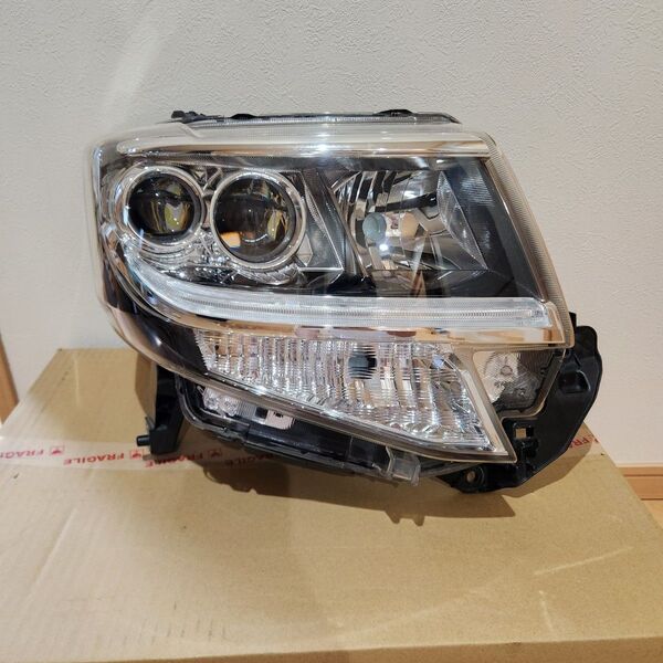 ダイハツ タントカスタム 600系 純正 右 ヘッドライト LED KOITO 100-51392