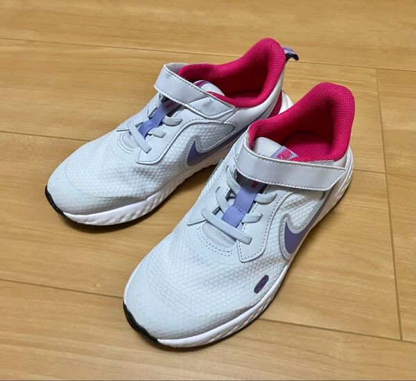 美品 NIKE レボリューション 21cm ピンク 女の子 ランニングシューズ ナイキ スニーカー ナイキ