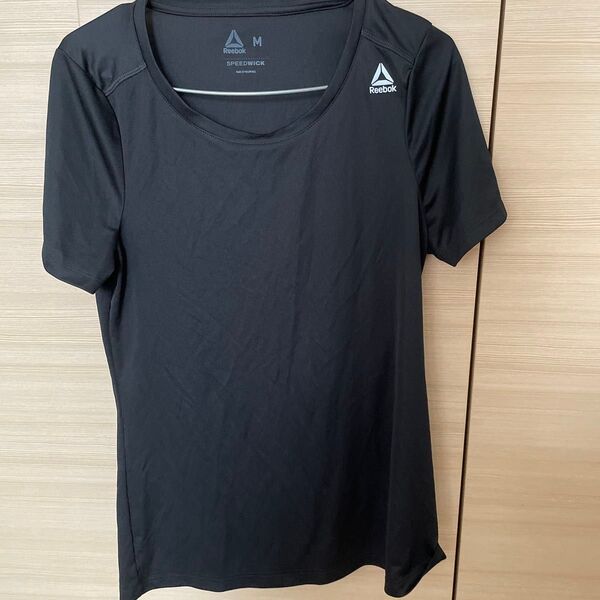 リーボックTシャツ