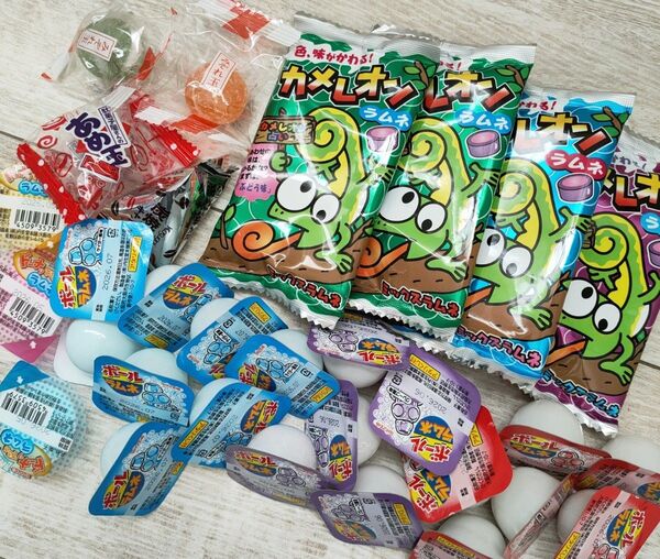 【 駄菓子 詰め合わせ】カメレオンラムネ ボールラムネ ドーナツラムネ みぞれ玉 あめ玉 おまけ入り