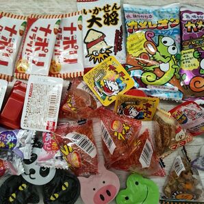 【 駄菓子 詰め合わせ】カメレオンラムネ、キャンディ ボールラムネ ナポリクラッカー マヨ柿 ヤッターめん トミカ おまけ入り