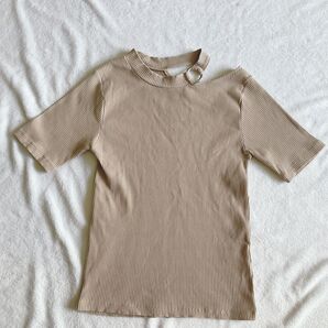 ワンショルダートップス