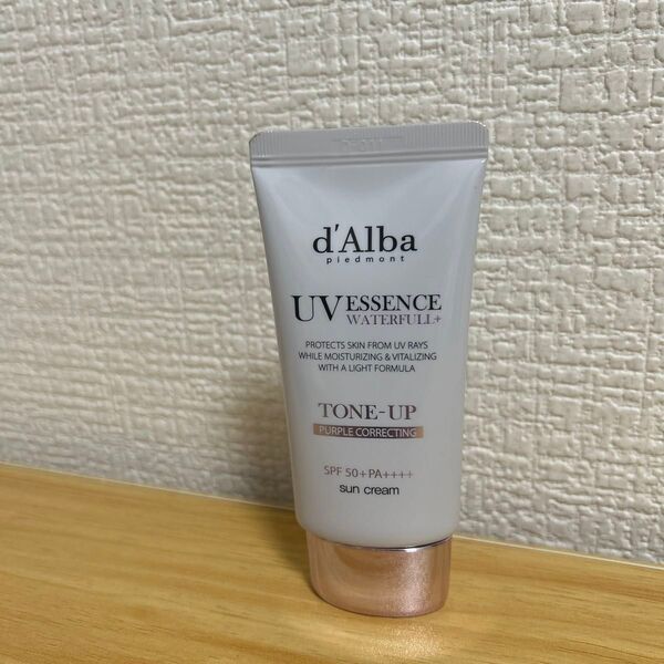 ダルバ UVエッセンス ウォータープルーフ トーンアップサンクリーム パープル SPF50