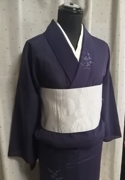 夏着物 単衣 絽 生絹 青紫色地に芝草・萩花柄