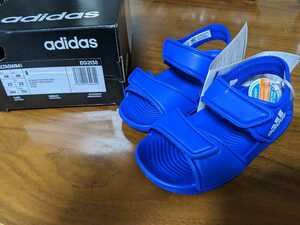 Новый неиспользованный adidas adidas 14см детские сандалии синий синий свет.