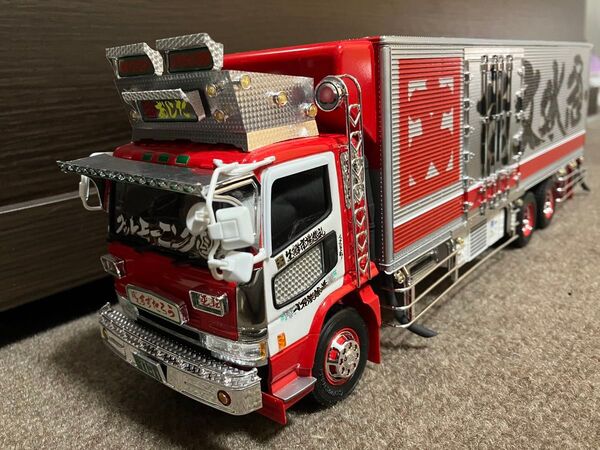 アオシマ デコトラ プラモデル 完成品 押田運送 すずたろう ヘビーフレイト トラック野郎