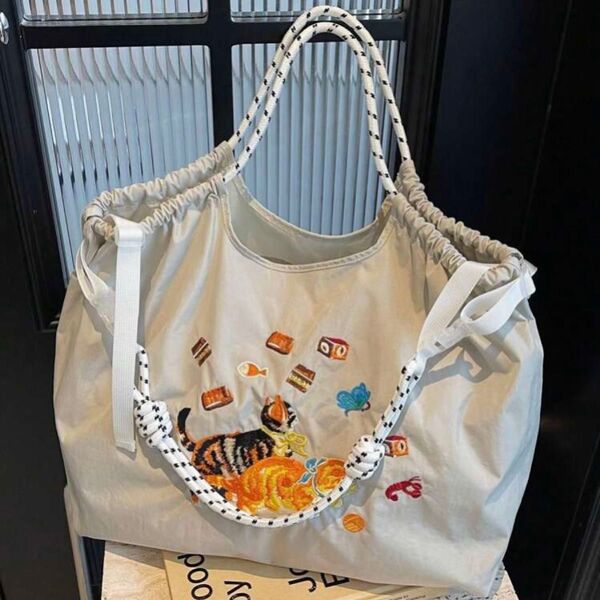 新品 刺繍 軽量 エコバッグ ナイロン 大きめ ショルダーストラップ付き ライトグレー