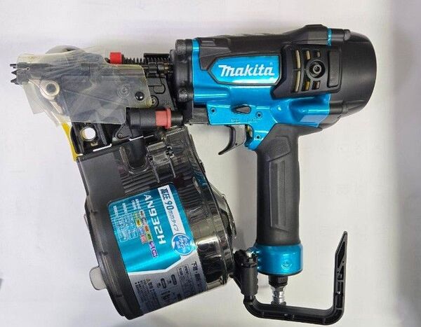 【新品未使用品】マキタ 高圧釘打機 90mm AN932H ケース付き