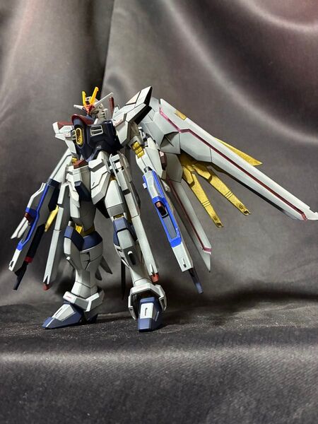 HGマイティーストライクフリーダムガンダム完成品