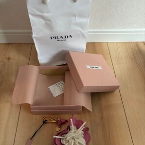 miumiu フラワーモチーフ キーホルダー ピンク