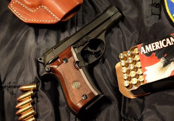 未発火 美品! マルシン ベレッタM84 BERETTA モデルガン 純正木グリ付き センターファイヤー方式