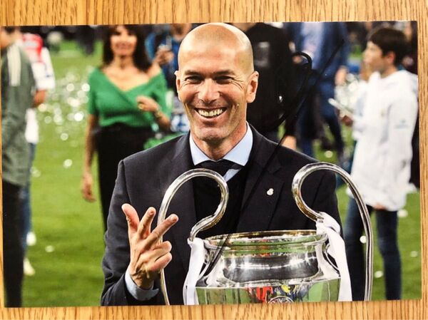 ジダン 直筆サイン入り 写真 オートグラフ レアル・マドリード ユニフォーム ユベントス PSG フランス代表