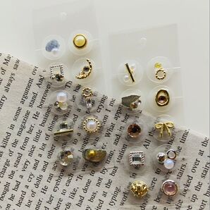 《夏のトキメキ乙女》カラーのパーツがふんわりとアクセントに! 耳つぼジュエリー