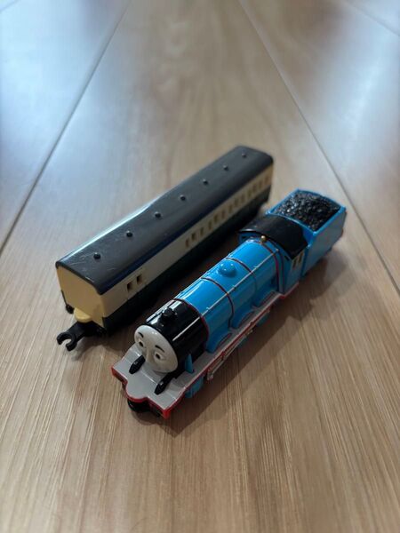 トミカ トーマス ダイキャストミニカー ゴードンと客車 2個セット