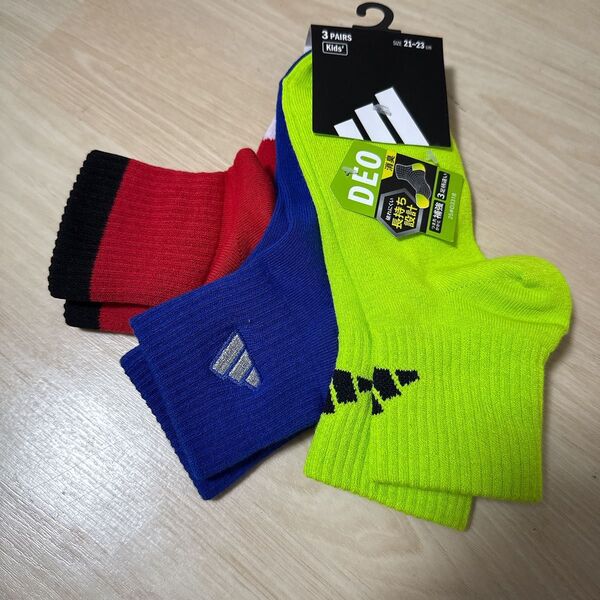 新品adidasキッズショート丈ソックス21-23cm 3足柄違い子供用靴下 ソックス 靴下 アディダス adidas 強くて丈夫