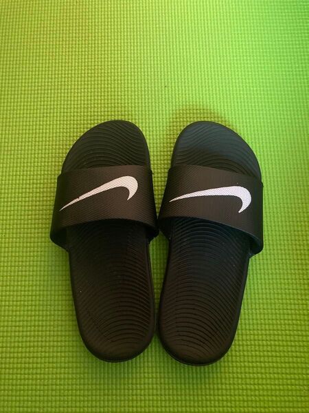 NIKE シャワーサンダル 黒