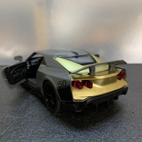 866 ニッサン GT-R50 1/32スケール ダイキャスト ミニカー ドア、ボンネット、リアウイング開閉