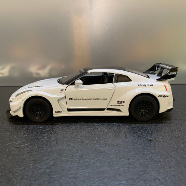 870 ニッサン R35 GT-R 1/32スケール ダイキャスト ミニカー