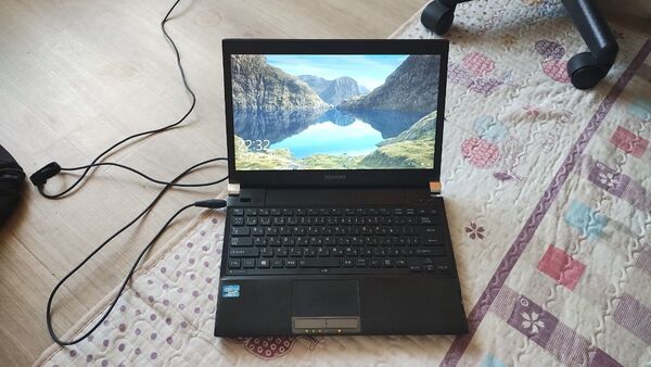 ジャンクノートPC TOSHIBA R732/H(ジャンク)