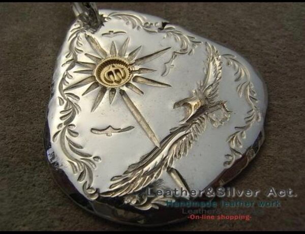 ハンドメイド 永遠の幸福 手彫イーグルペンダントトップ ゴールドk18 太陽 鷲 ネックレス SILVER925