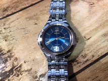 良好 レア ソーラー SEIKO セイコー SOLAR ブルー×ネイビー文字盤 ゴールドインデ V181-0AK0 純正SSブレス メンズ 腕時計_画像2
