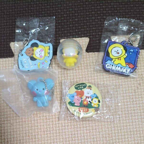 くら寿司 BT21 ラバーマスコット 缶バッチ