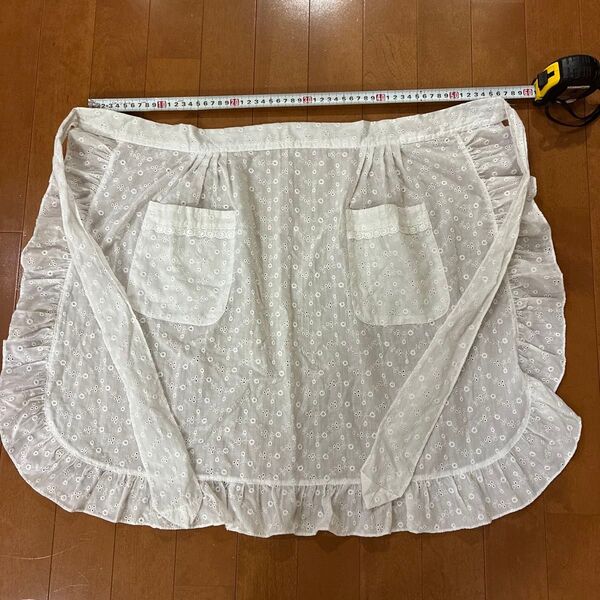 白 フリル エプロン 刺繍 ポケット付き