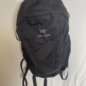 美品 廃盤モデル ARC'TERYX mantis 26 ブラックバックパック アークテリクス マンティス 26L