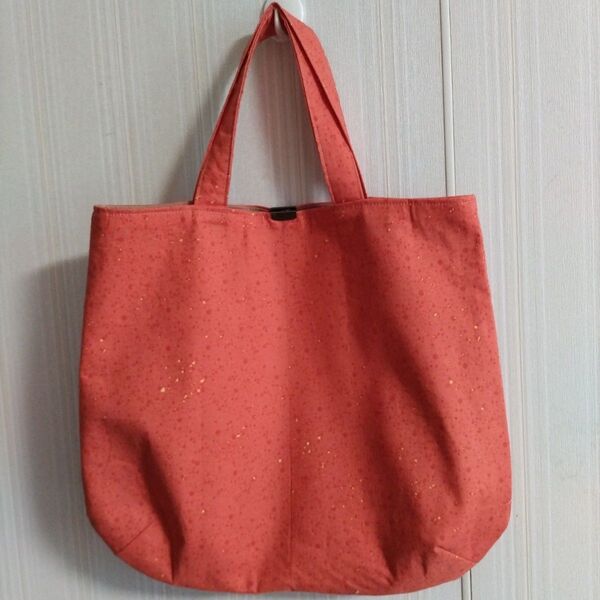 ★新品・未使用★ハンドメイド・普段使いにピッタリな手提げ袋・トートバッグ・裏地付き・内ポケット付きです。