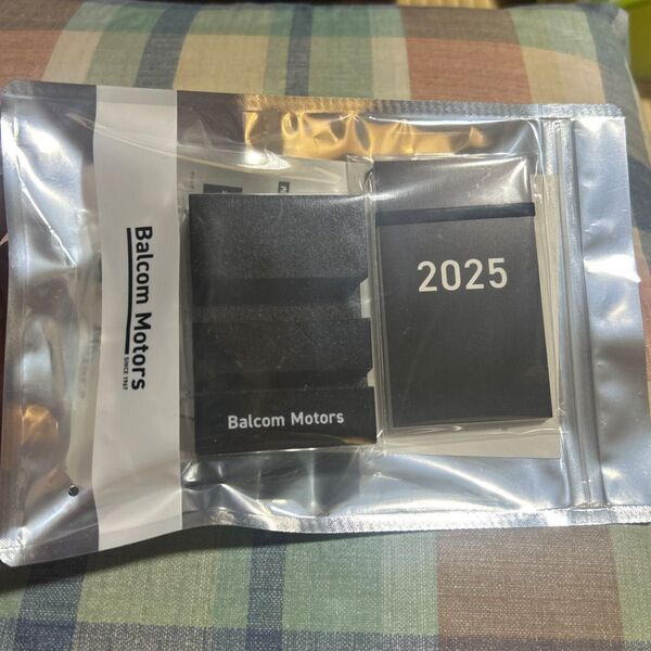 Balcom Motors 2025 卓上カレンダー スマホスタンド