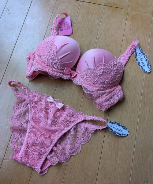 値引き可! 新品、タグ付き 美乳ブラ バック透けショーツ ブラショーツ 綺麗なピンク C70