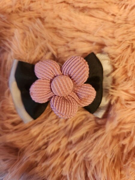 犬用ヘアピン ピンクの花とリボン ハンドメイド
