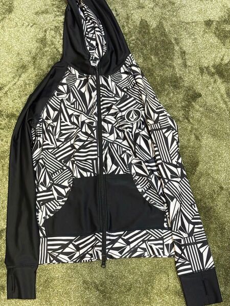 VOLCOM ラッシュガード メンズ ジップアップ パーカー サーフブランド 長袖 水着 サイズS