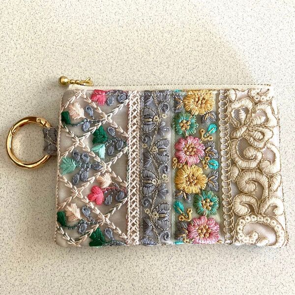 NO. 161 インド刺繍リボン ポーチ 大きめカラビナ付き
