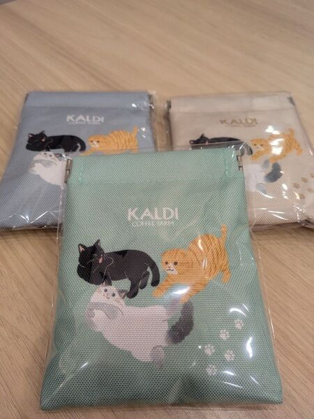 カルディ ぱっちんポーチ(にゃつver)3色セット ラムネ入 KALDI ネコ柄ポーチ 猫プリント小物入れ