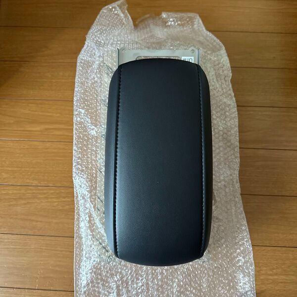 カローラクロスZ グレード アームレスト コンソールボックス
