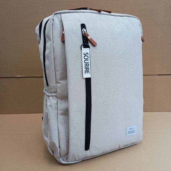 新品未使用 送料込み スクエアリュック リュックサック 多機能 軽量 レディース メンズ 18L オフホワイト ビジネスバッグ