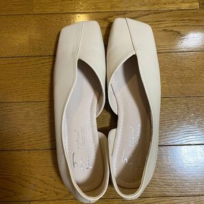 Vカットローヒール スクエアトゥパンプス