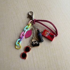 キーホルダー バッグチャーム チャーム リップ コカコーラ サングラス