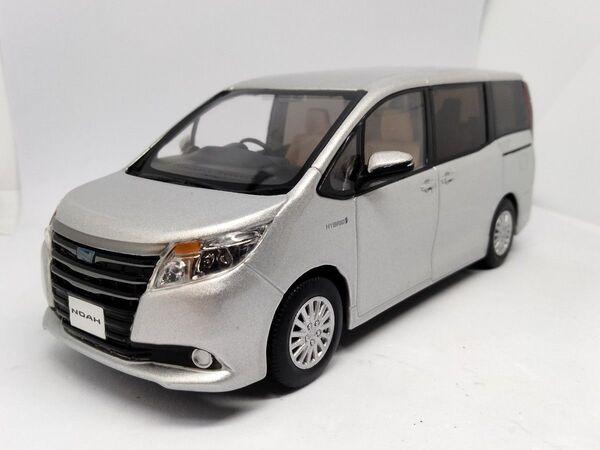 トヨタ ノア ミニカー カラーサンプル 1/30 シルバー 80前期 模型 箱無