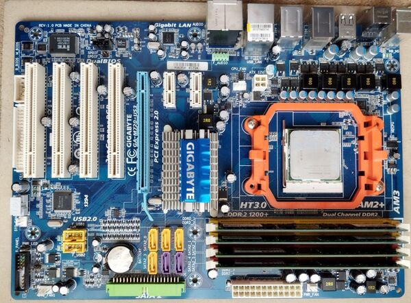 マザーGA-M720-US3.CPU PhenomX4 9650 4コア.メモリ4G 中古る