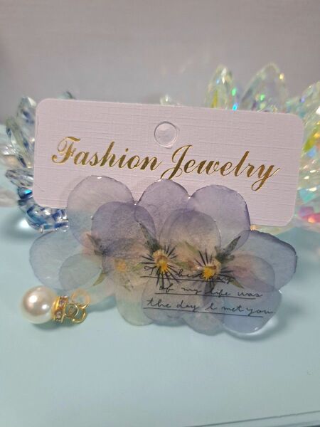 ハンドメイド フラワーミニヘアクリップ 押し花 ビオラ ロゴ パール付き レジン