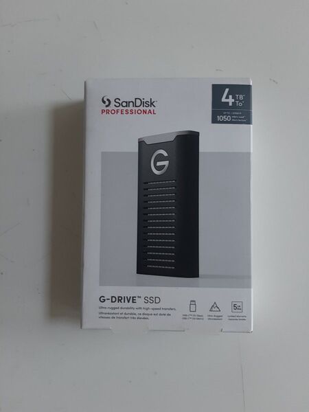 SanDisk プロフェッショナル 外付けポータブルSSD SDPS11A-004T-GBANB